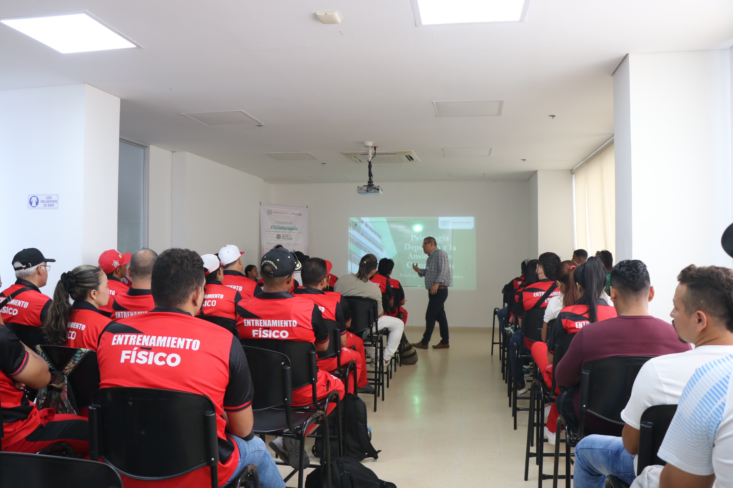 Politécnico del Caribe fortalece la formación de sus estudiantes con visita académica a la Corporación Universitaria Antonio José de Sucre.